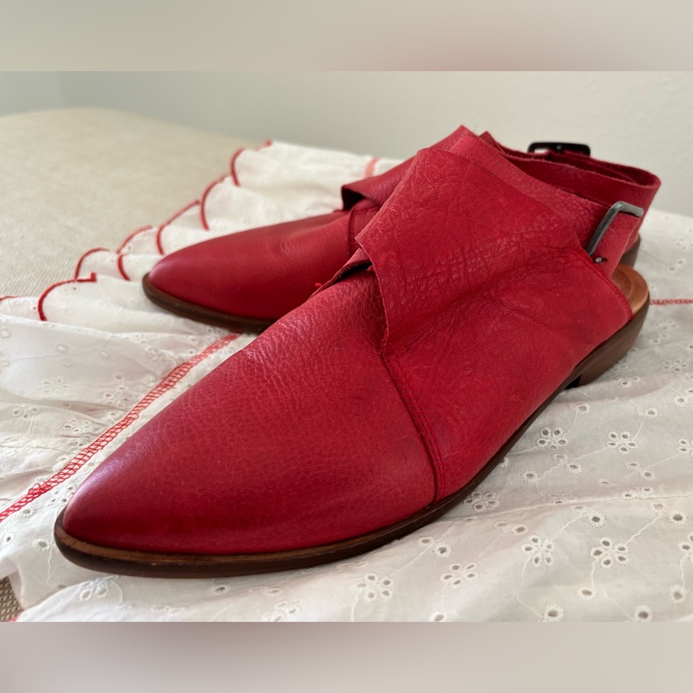 Free People Red Leather ‘Bryce’ Shoes Criss-Cross Front Open Back Buckle 38 - Picture 2 of 8